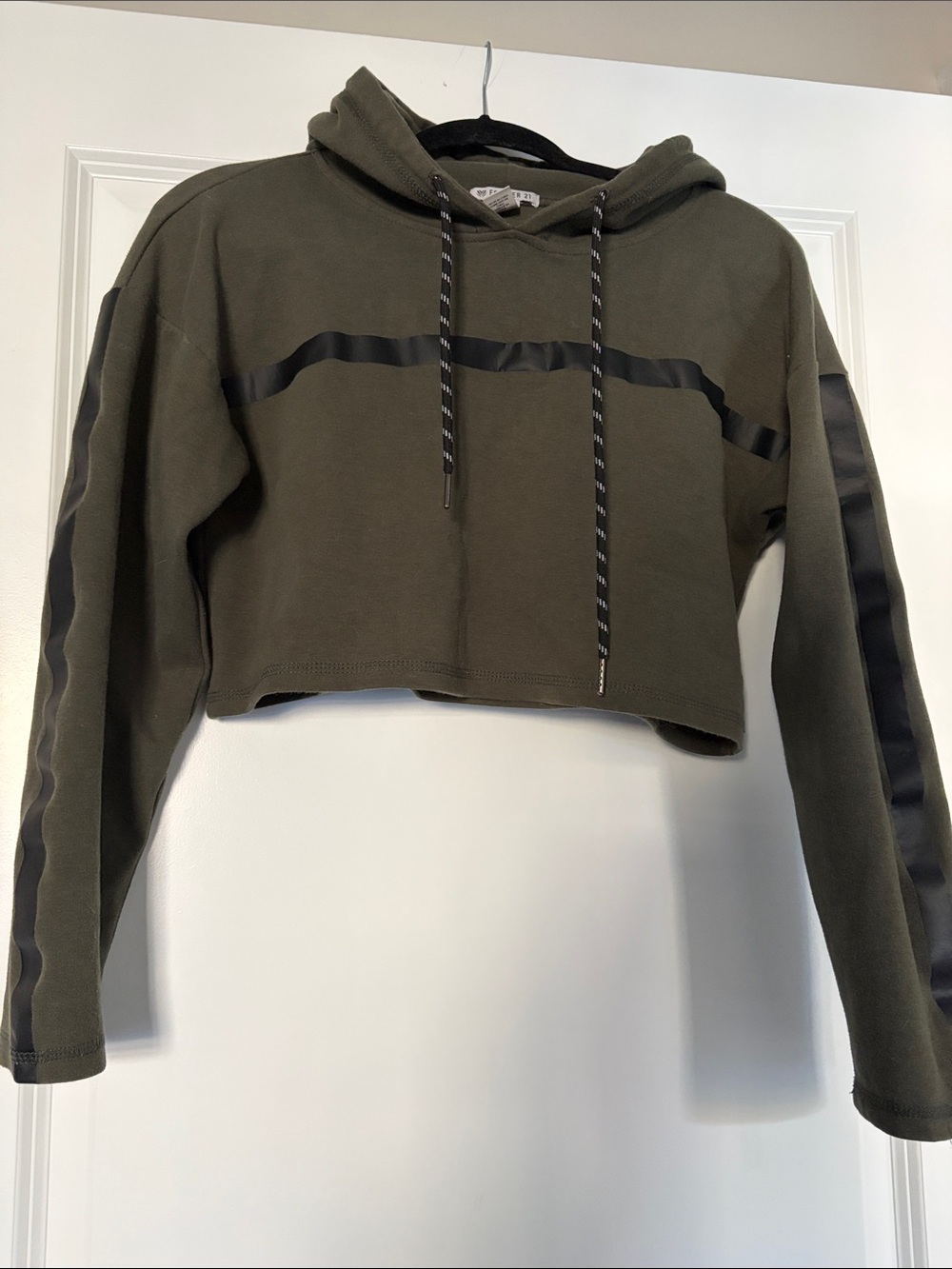 Forever 21 Cropped Olive Green Hooded Sweatshirt Medium